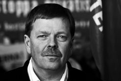 Vägval vänster går till skarp offensiv