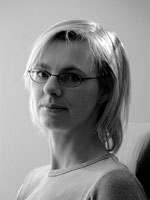 Rika flyttar utomlands