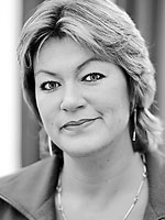 Ylva Johansson backar inför vårdbolagets kampanj