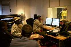 Musikstudio ger ungdomar hopp i Rinkeby