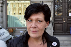 Hon vill arbeta men kan inte