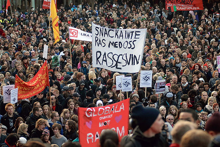 Tusentals i ny manifestation mot SD