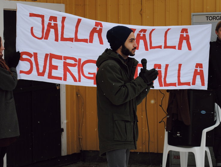 Beväpnade nazister stormade möte