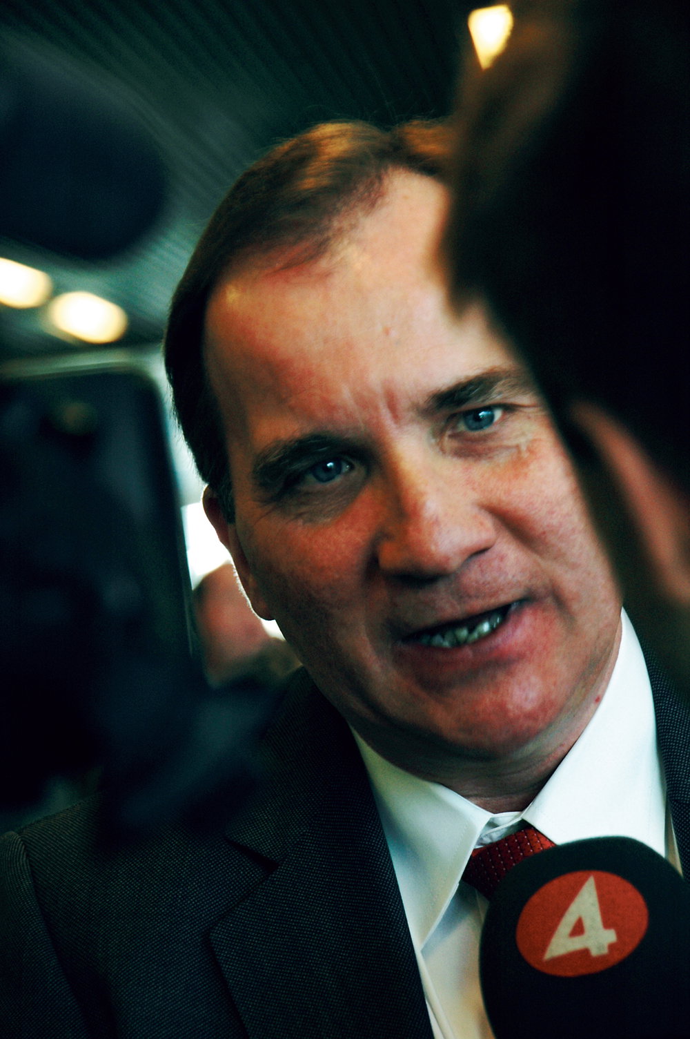 Löfven ger V guldläge