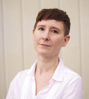 Hon gör humor av  psykisk ohälsa