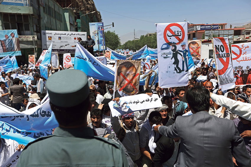Spänt läge efter valet i Afghanistan