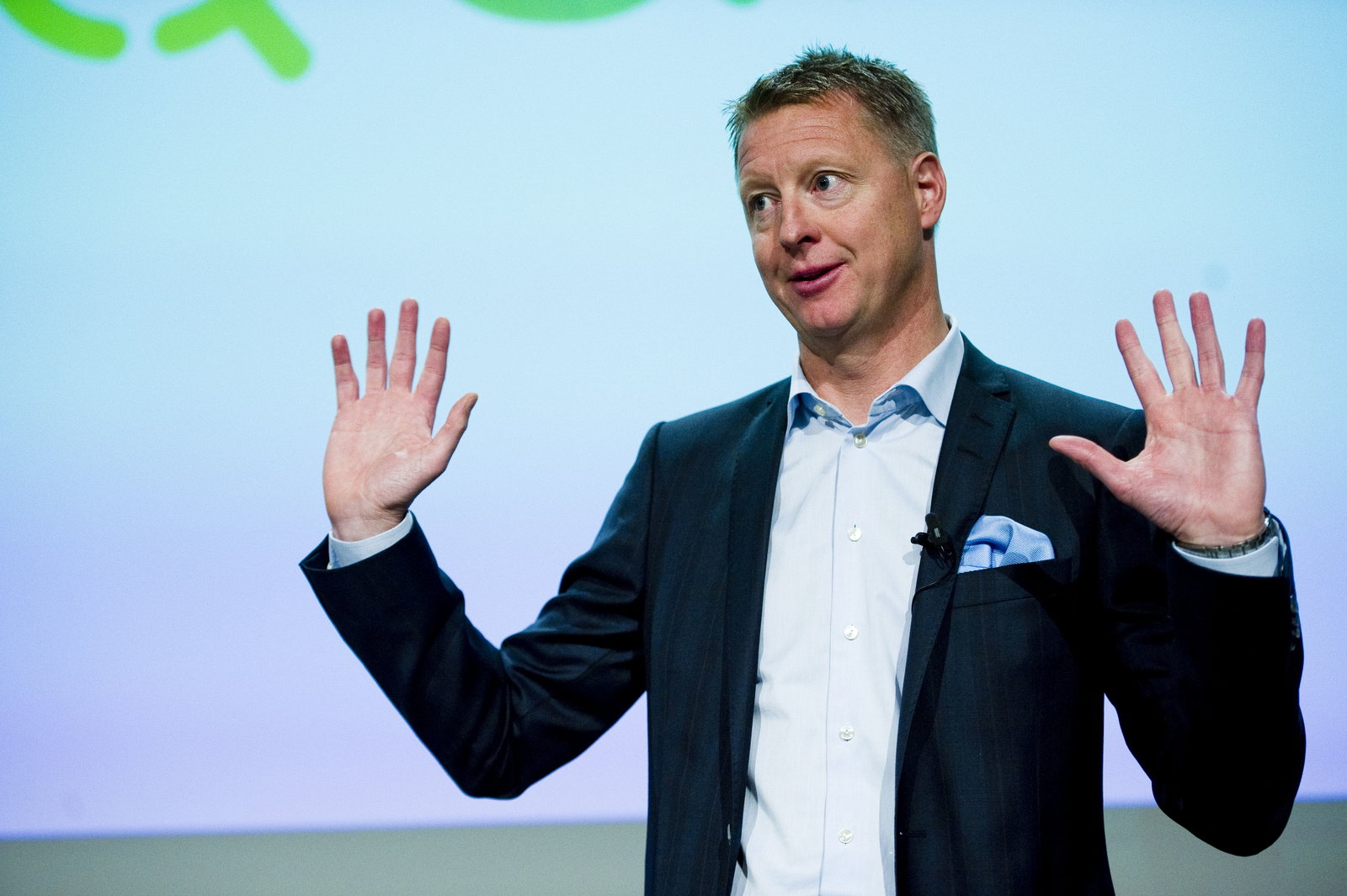 Pengarna samlas i toppen