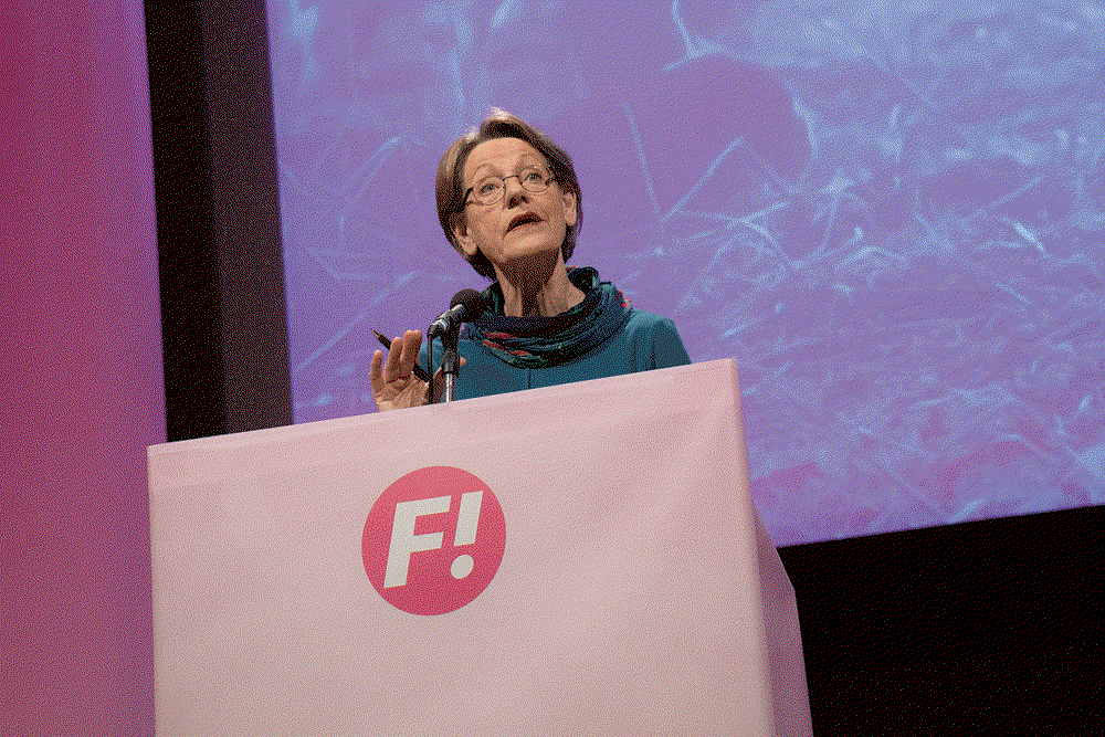 Fi-bråket fortsätter: Två hoppar av i protest