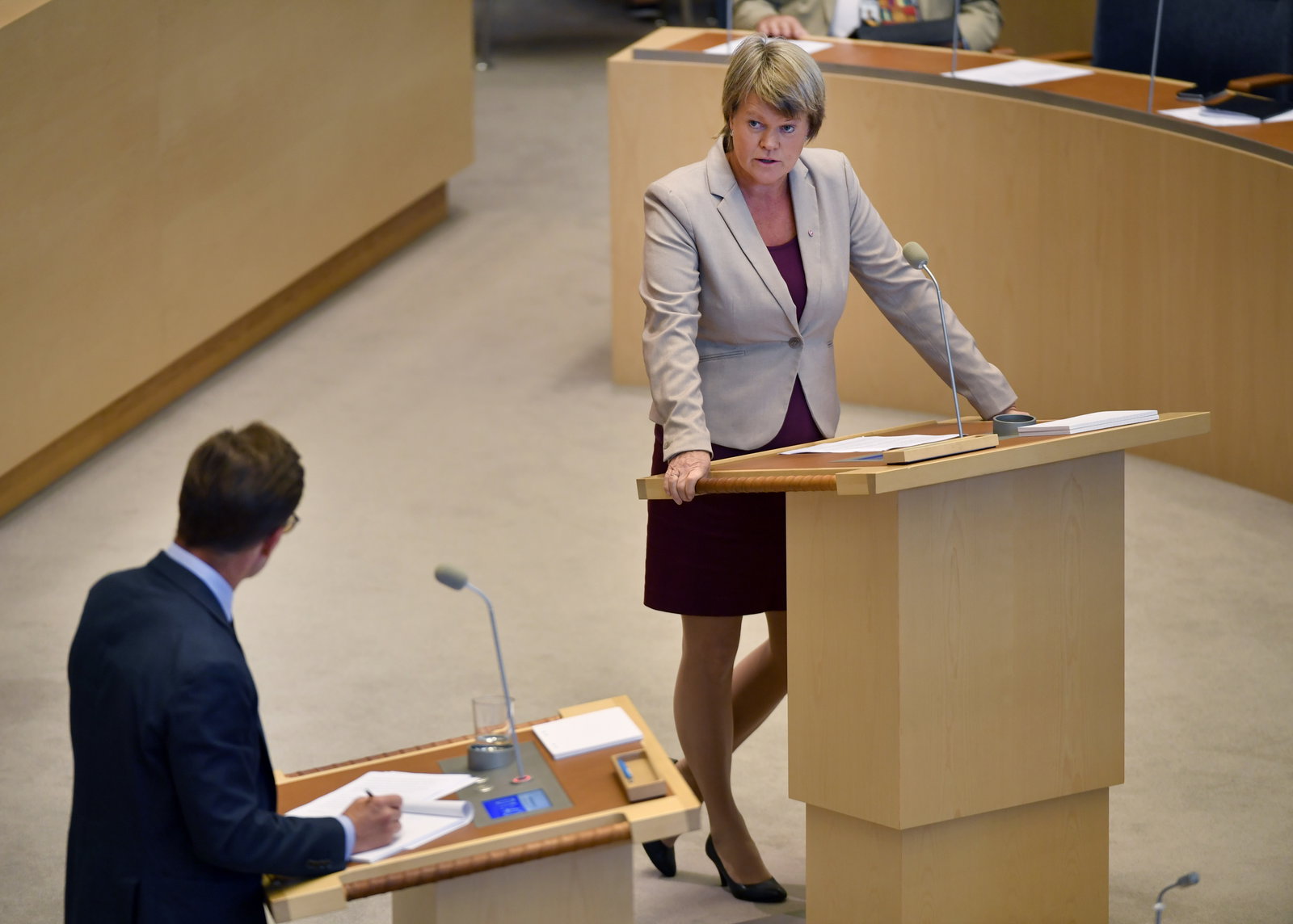 V:s beskedlighet lämnar hål i välfärden