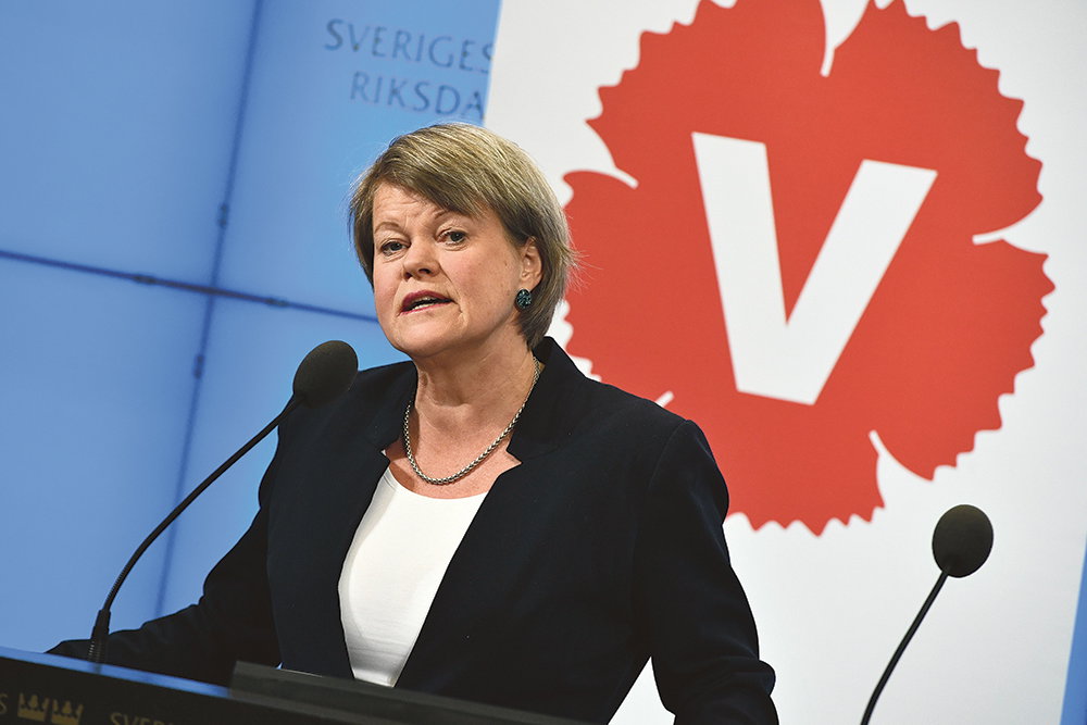 V:s ledning lägger ut dimridåer i debatten om partiets stöd för det nya överskottsmålet