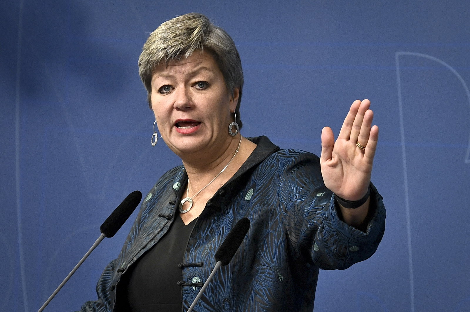 Ylva Johansson skulle bara våga begränsa strejkrätten