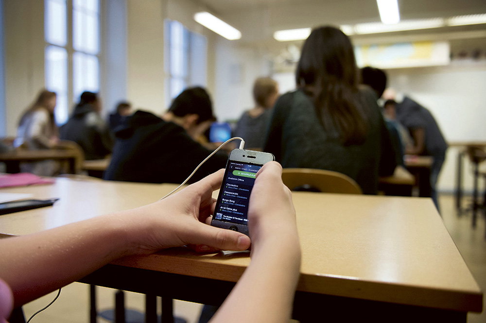 Mobilförbud i skolan borde vara ett vänsterförlag