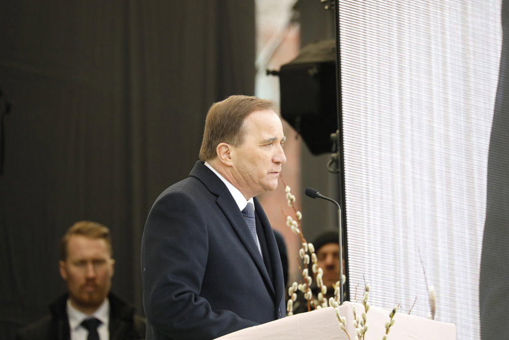Årsdagen för terrorattentat – då hetsar Löfven mot papperslösa