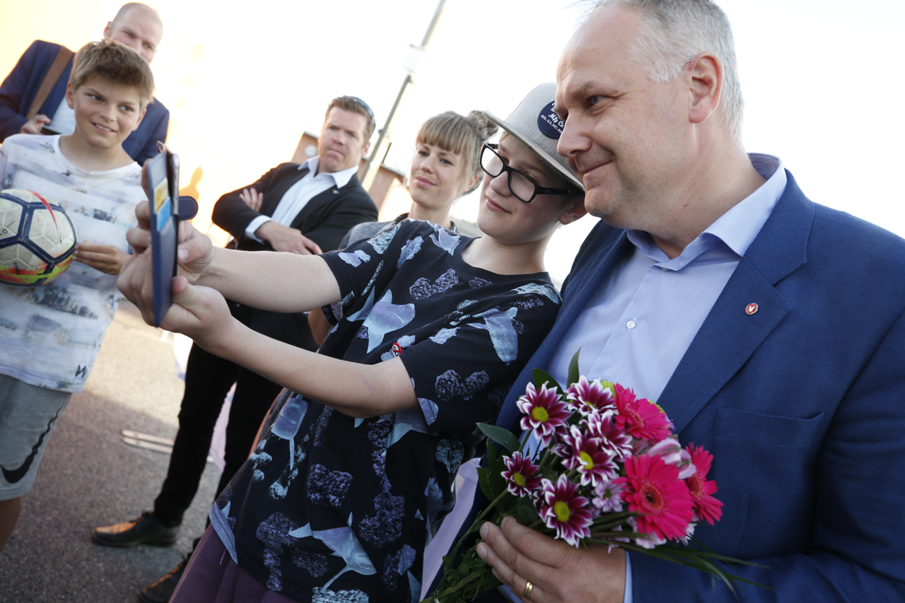 Vänsterpolitik och jävlaranamma kan förändra Sverige