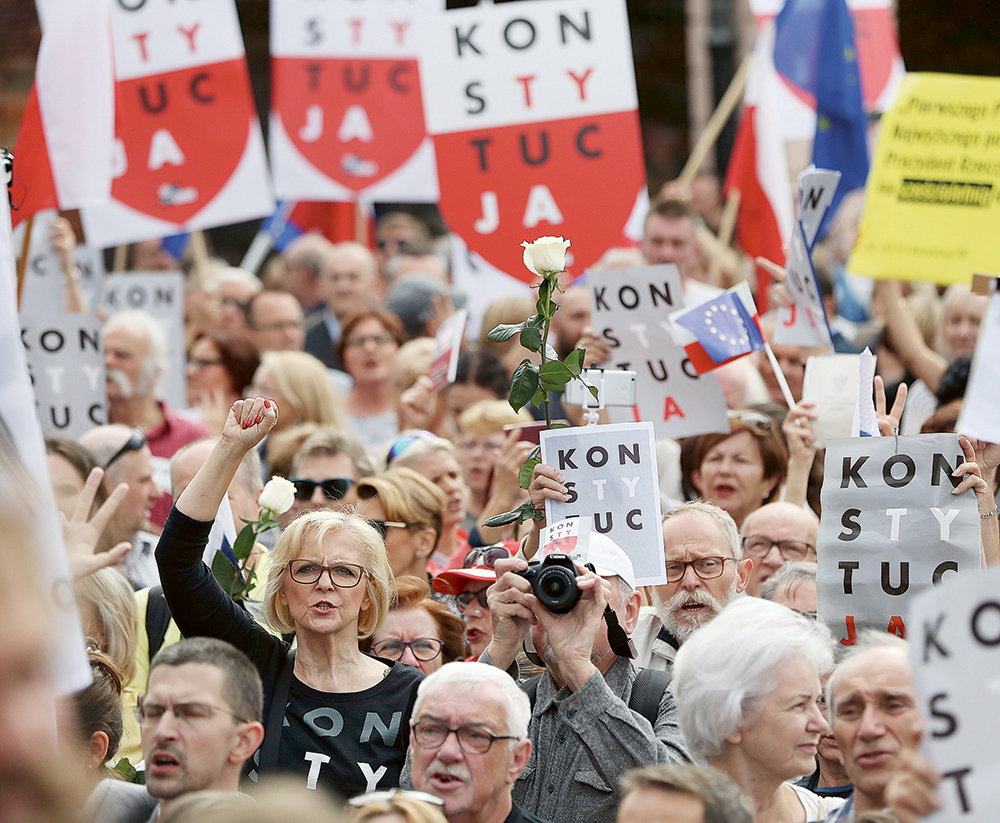 Korruption och antikommunism bakom striden om de polska domstolarna