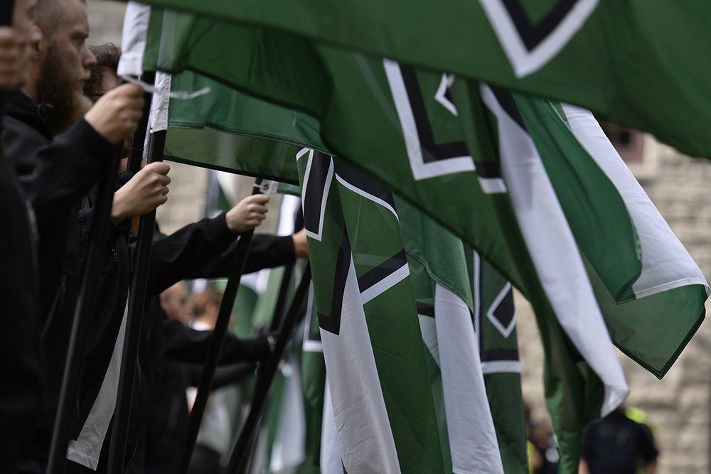 Hur förbjuder man nazism?