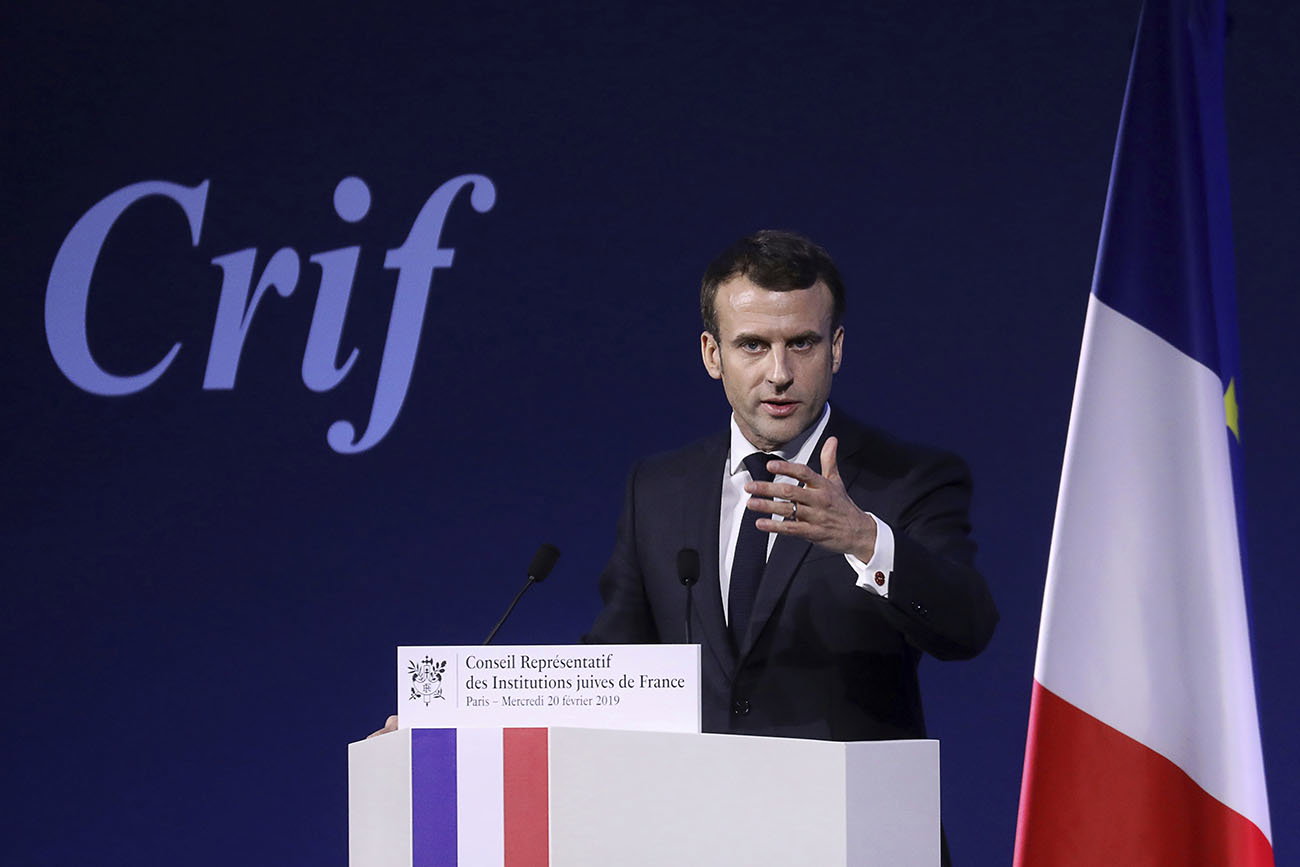 Macron gör antisemitism till politiskt slagträ