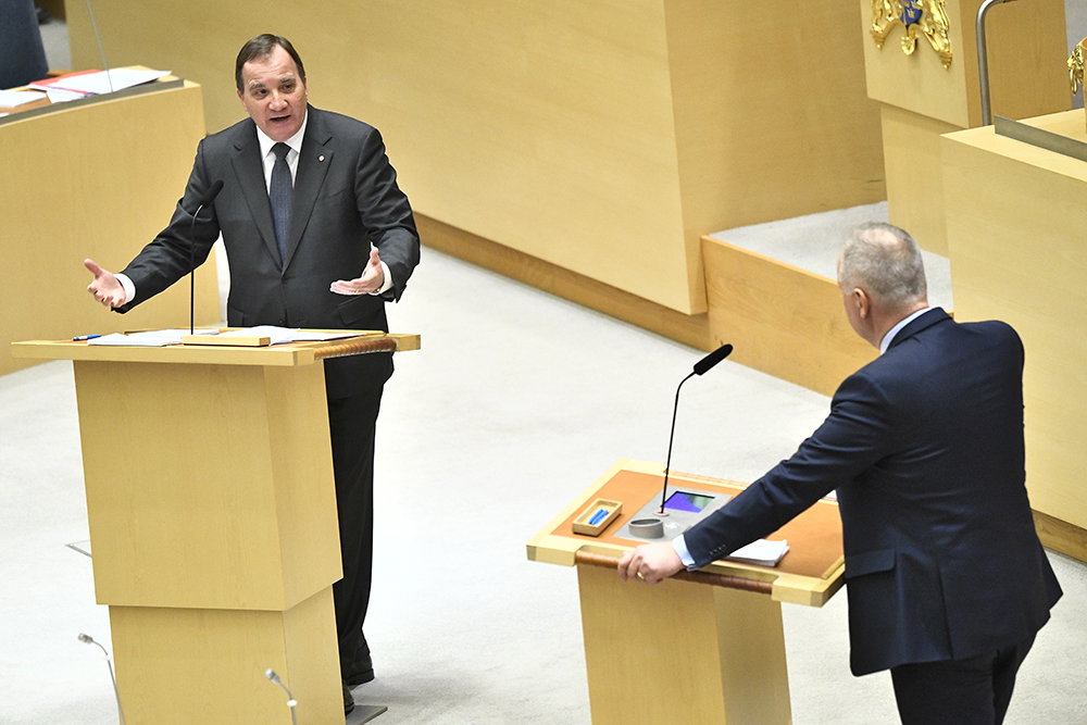 Därför borde V fälla regeringen snarast