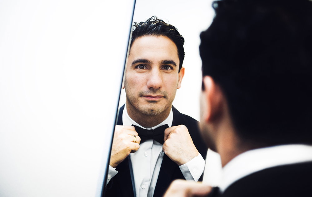Ardalan Shekarabi borde ta sig själv i örat
