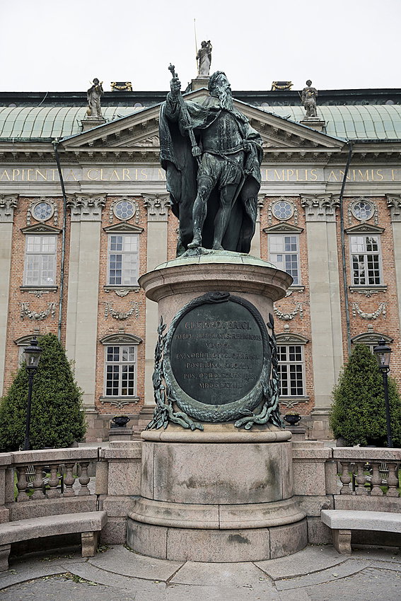 Vad gör den härskande klassen när den roar sig?