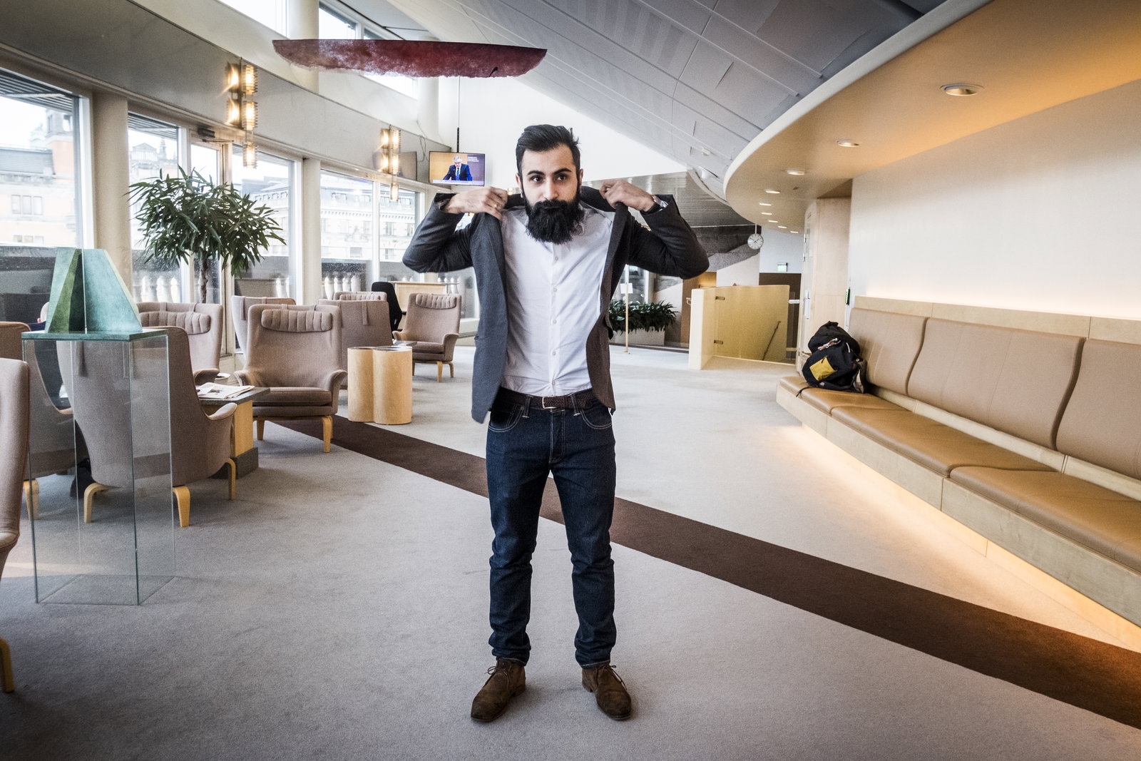 När Hanif Bali gav sig på partiledningens skyddshelgon rann bägaren över för Kristersson