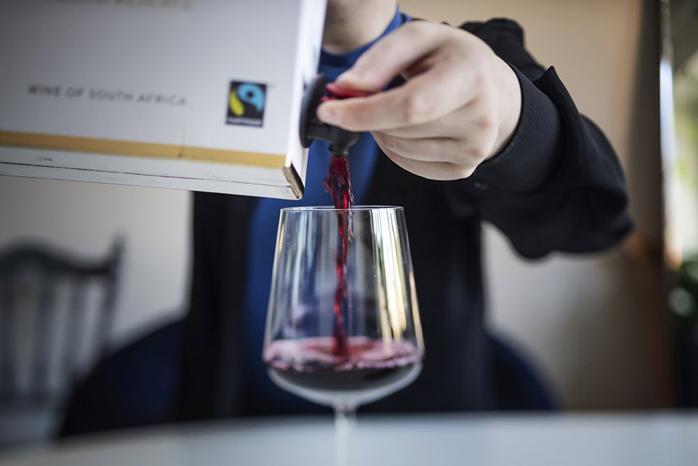 Pengar till statskassan viktigare än etiken när Systembolaget pressar priserna