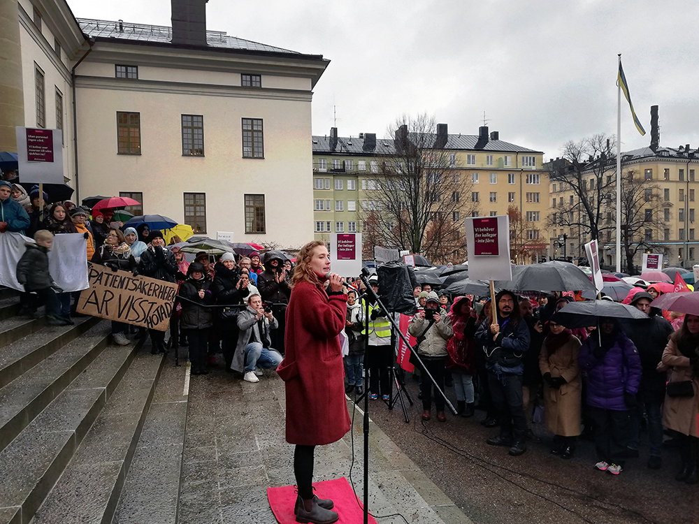 Vårdanställda tar strid mot sjukhuskrisen