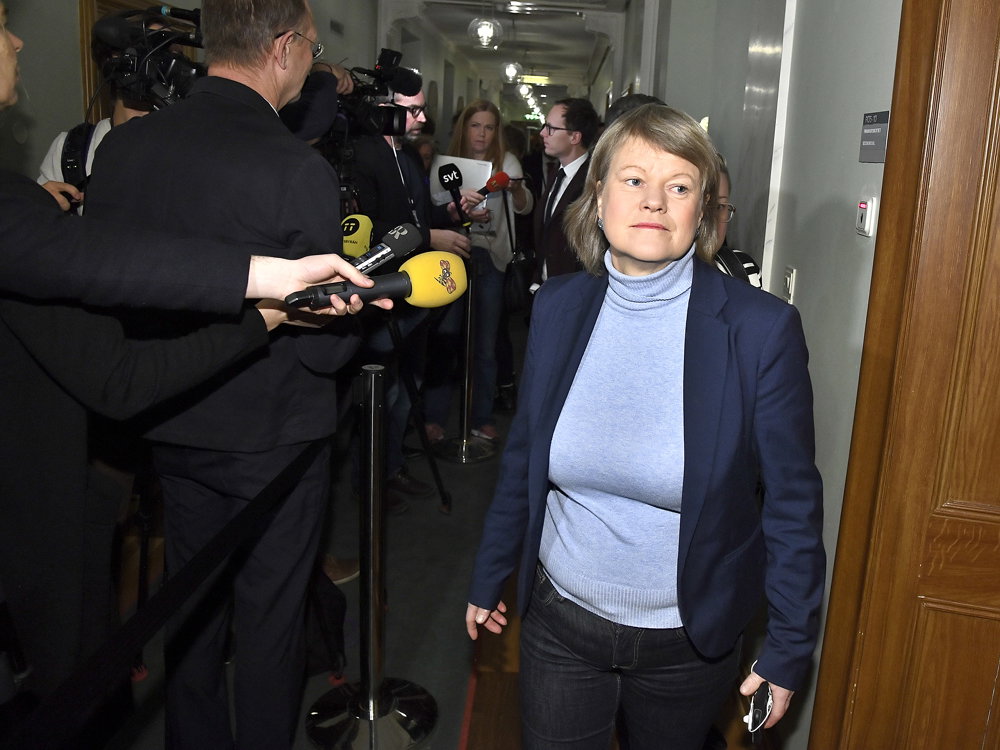 “Det duggar nedskärningar” – V pressar januariregeringen