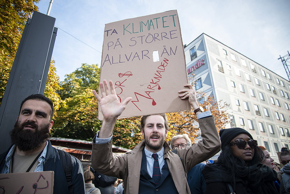 Kräv aktier i utbyte mot räddningspaket