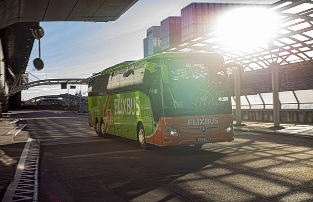 Flixbus har blivit en attraktiv investerings­möjlighet eftersom kostnaderna – såsom själva bussarna – ligger på andra företag. Och därmed även riskerna. Foto: Tor Gasslander.
