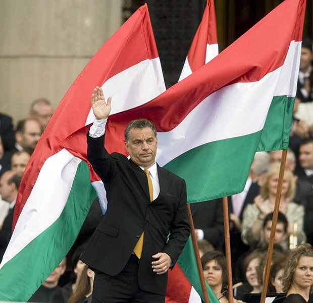 Ungerns höger­nationalistiske premiär­minister Viktor Orbán var en av de första politikerna i den europeiska extrem­högern att anamma en vänster­linje i ekonomiska frågor, något som tjänat hans parti Fidesz synnerligen väl sedan han återvaldes 2010. Foto: Zsolt Szigetvary/AP/TT.