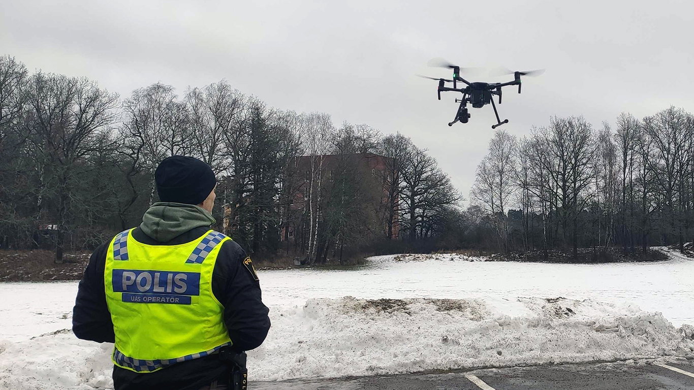 Flamman avslöjar: Polisen bevakar förorten med drönare – utan att invånarna vet
