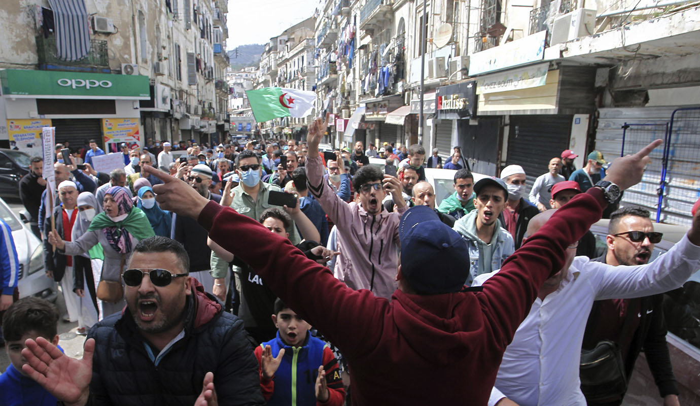 Protesterna börjar om i Algeriet