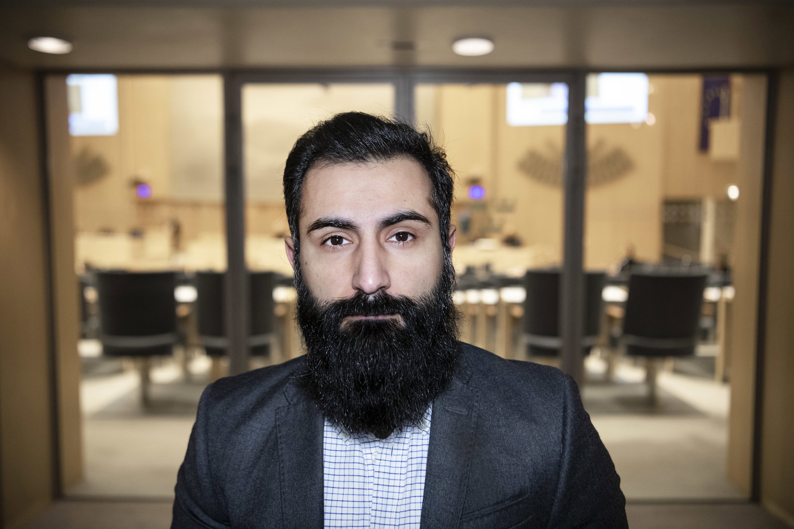 Hanif Bali tar paus från politiken – utreds för brott