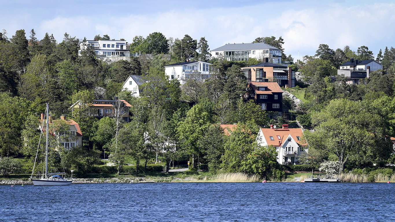 Främlingsfientligheten kommer uppifrån