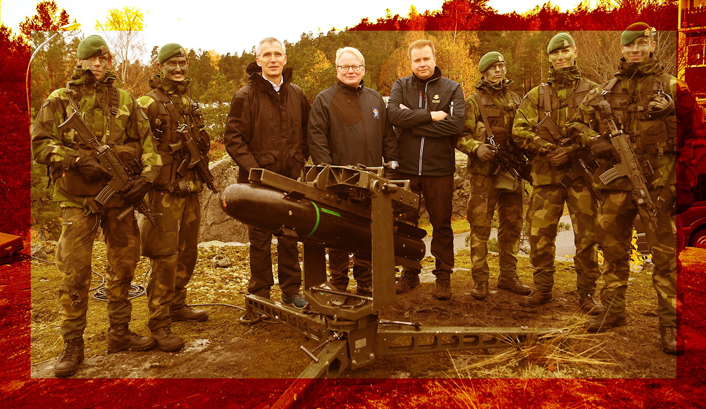 Därför kräver vi försvarsminister Peter Hultqvists avgång