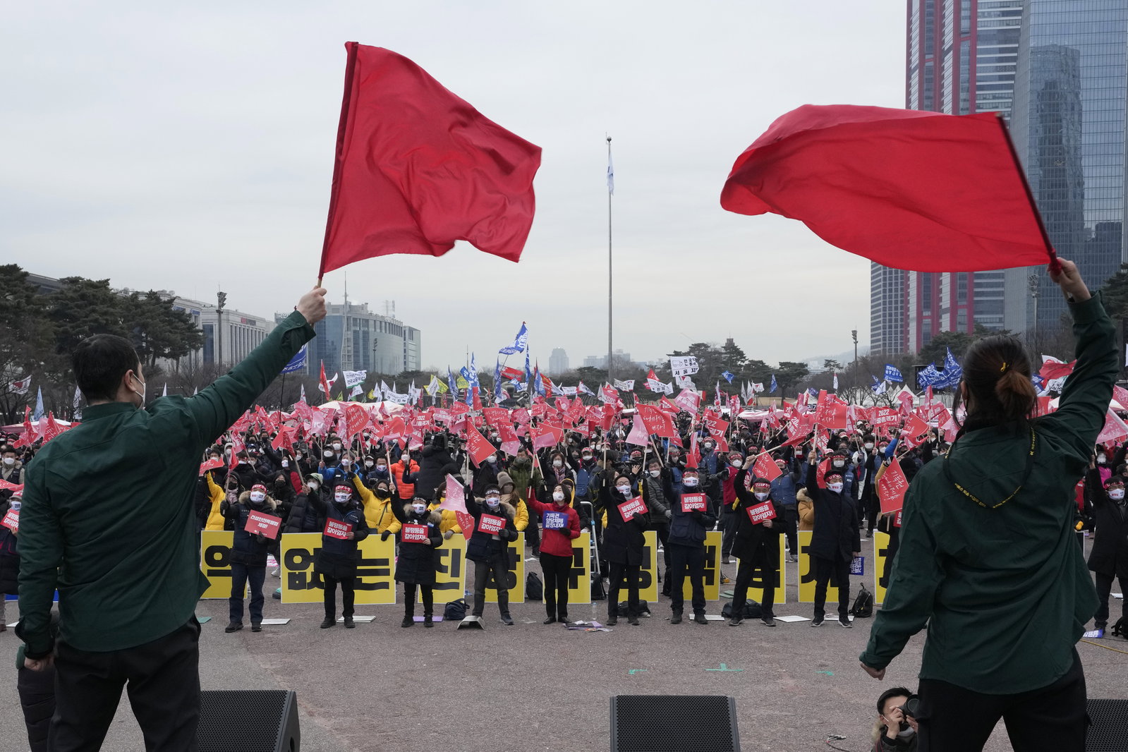 Stora demonstrationer mot ojämlikhet i Sydkorea