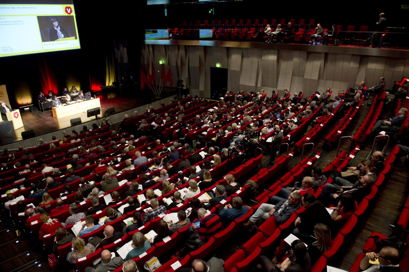 V-kongress hoppar över minst 100 motioner – medlemmar planerar att kuppa in dem