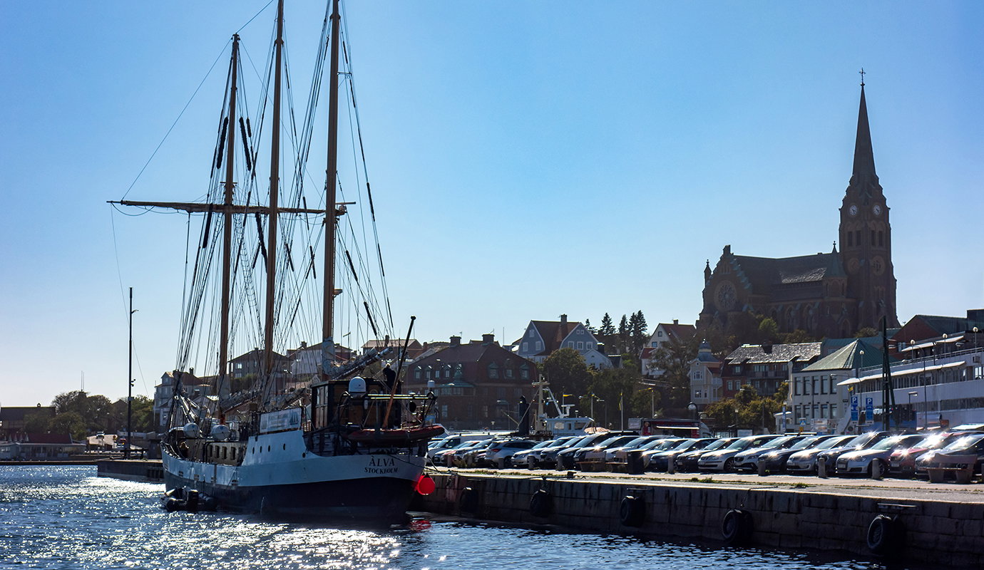 ”Det är skönt att vi är fortsatt större än V  i Lysekil”
