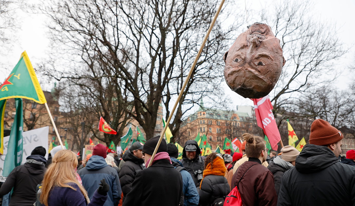 Utlyser satirtävling – följer ”Flammans exempel”