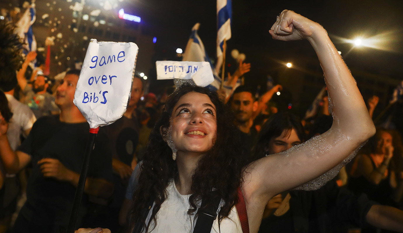 Historisk koalition kan bli Netanyahus slut