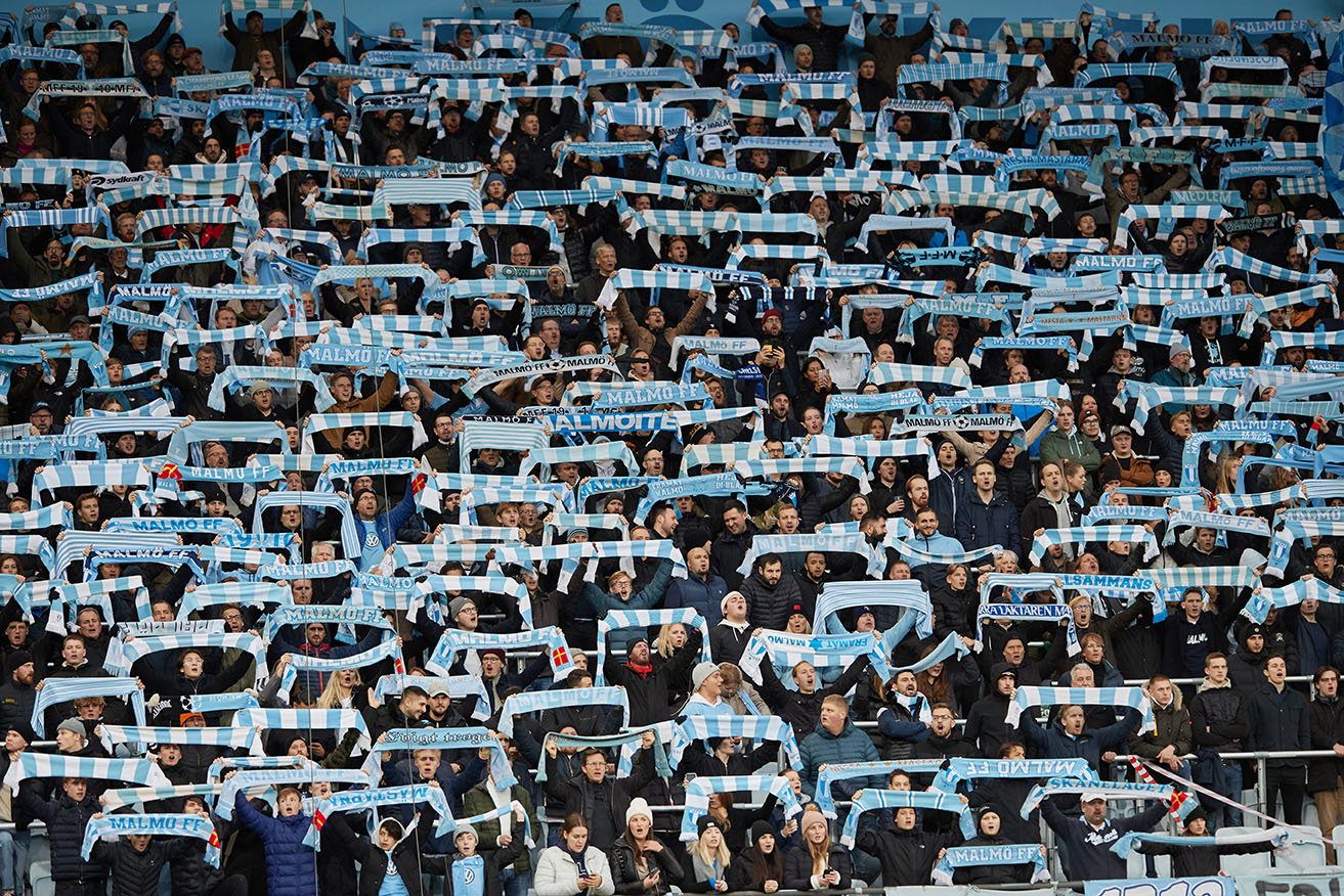 Så stormade kapitalet fotbollsarenorna