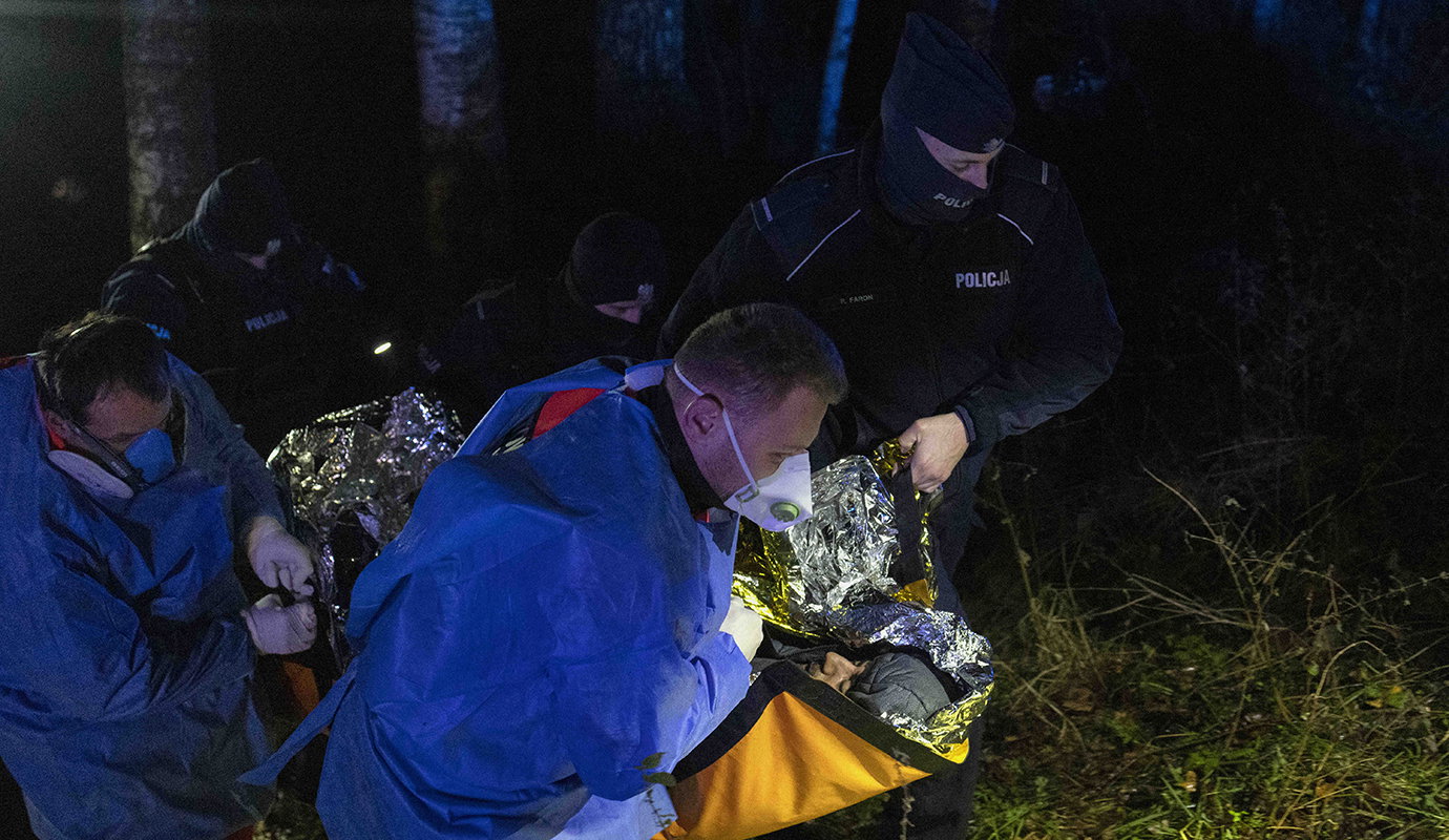 ”Om vi stannar dör vi” – flyktingar fast i de polska skogarna
