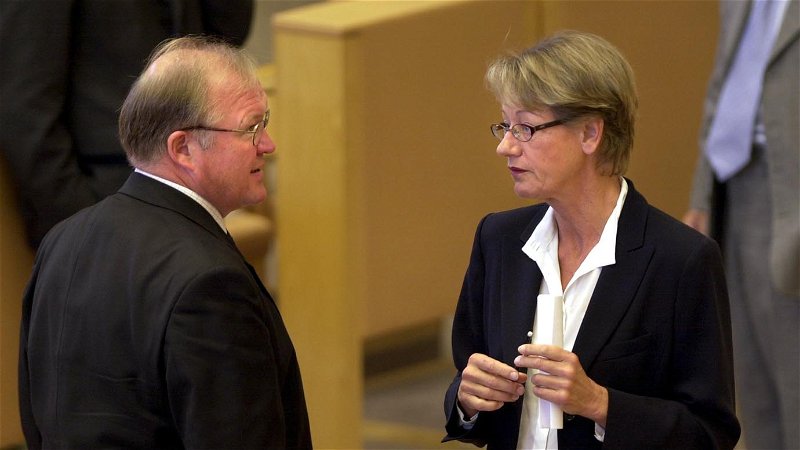 Dåvarande statsministern Göran Persson förhandlade med Vänsterpartiets Gudrun Schyman efter valet 1998. Foto: Fredrik Sandberg/TT.