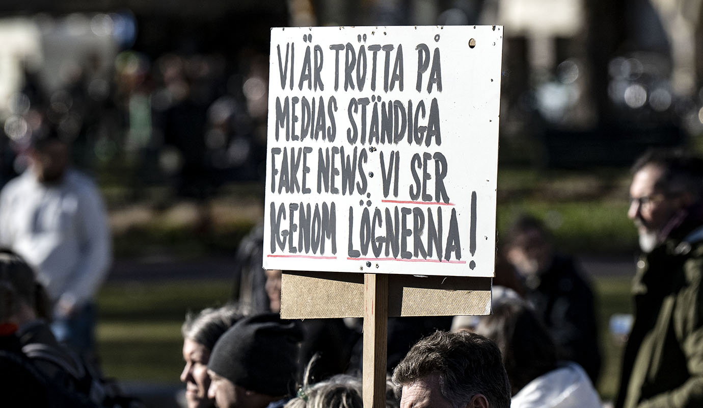 Svenskarna sitter fastsurrade vid åsiktspendeln