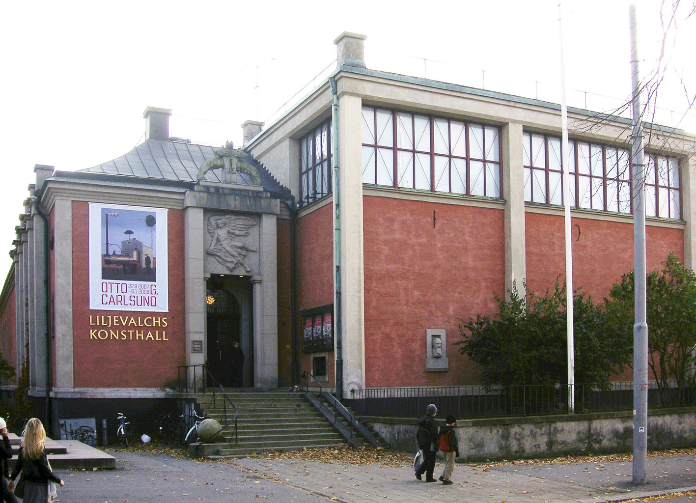 Ordet jag söker är “provinsiell”