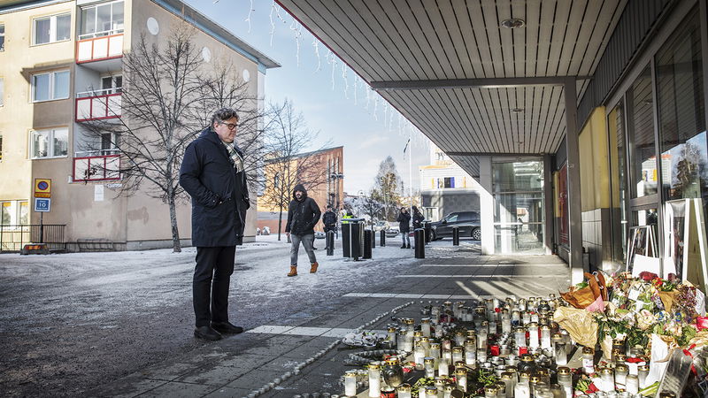 Vem göder egentligen kriminaliteten – brukarna eller de politiker som försvarar gängens monopol? Foto: Linus Sundahl-Djerf/SvD/TT.