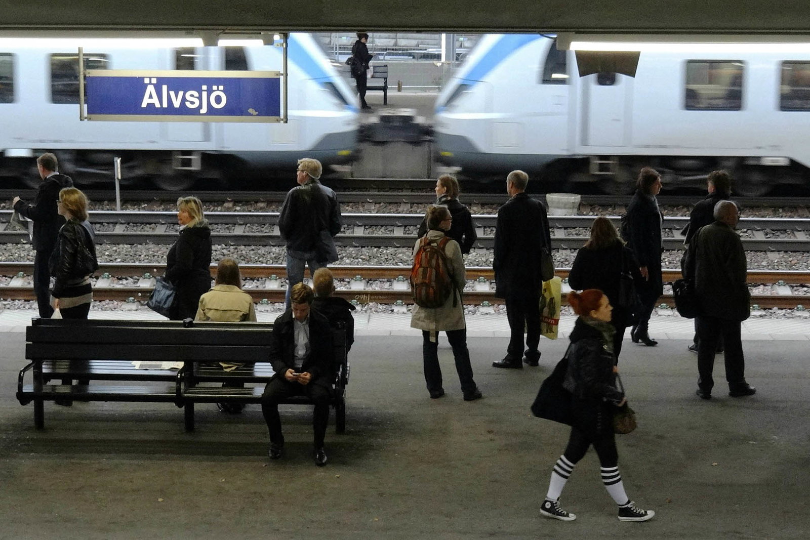 Höjd terrorhotnivå – pendeltrafiken fortsatt utan tågvärd