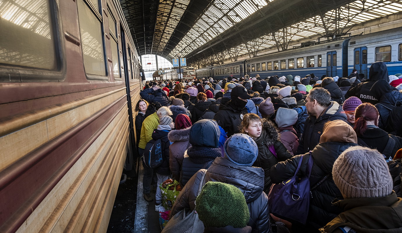 Först kommer stridsvagnarna – sedan tåget