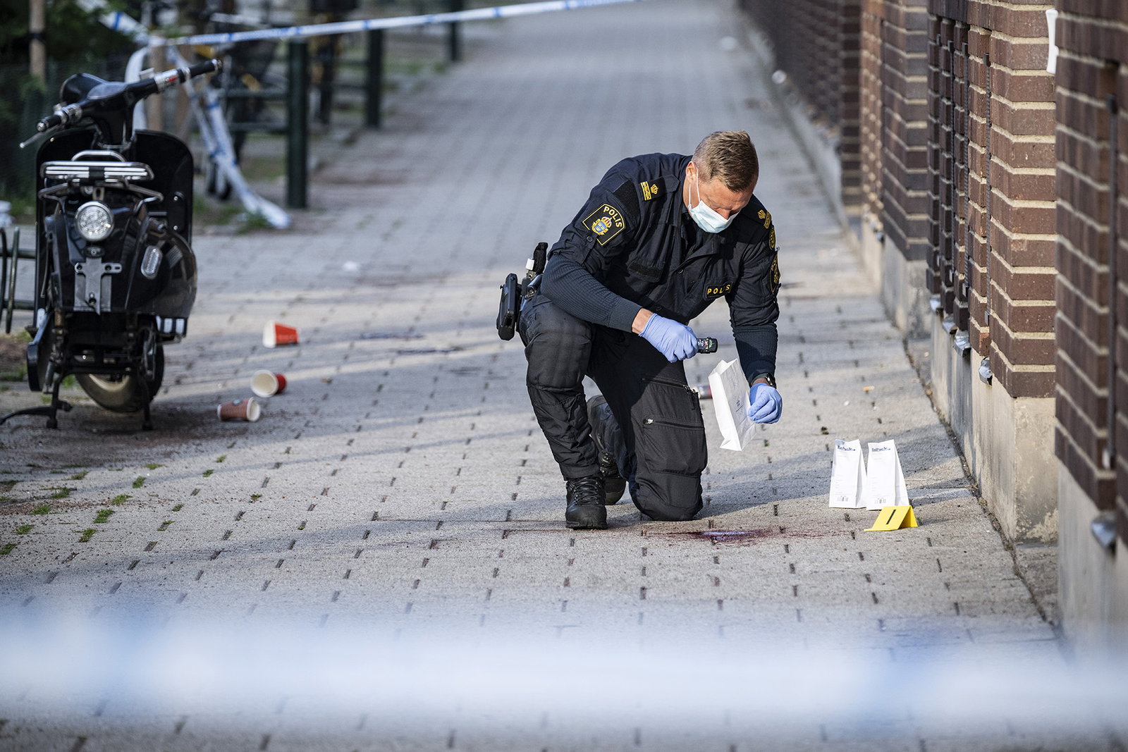 Språklöst våld mot samtiden